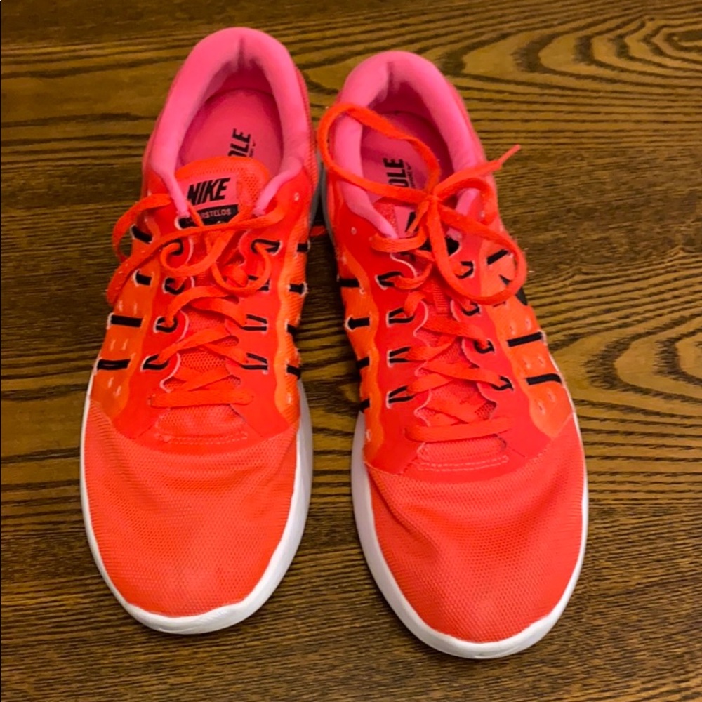 Women’s 11 lunarstelos pink and orange
